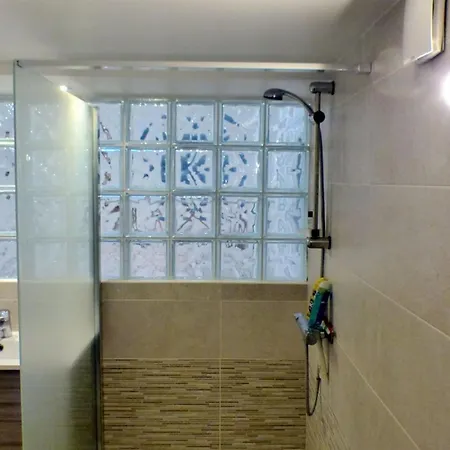 T5 House With Wifi - Garden And Terrace *